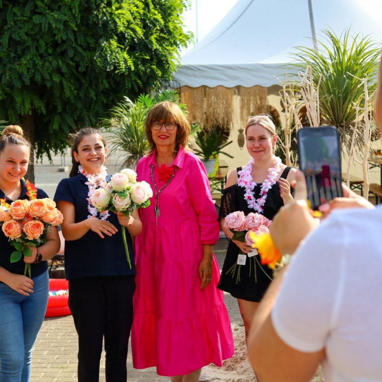 Vosteen • Floristenbedarf • Tropical Christmas: Review of Creativ in-house exhibition in September 2022 46 creativ-hausmesse-september-2022_impressionen-27