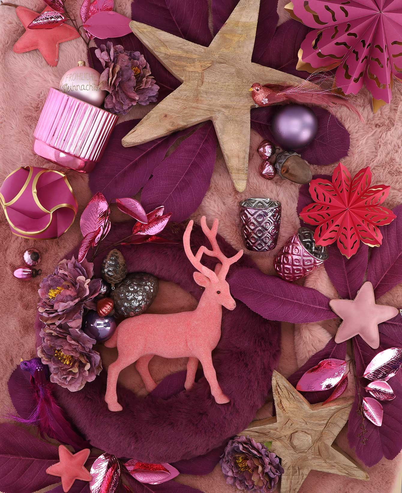 Vosteen • Floristenbedarf • Cheeky modernity and cozy tradition - Winter 2023 theme worlds! 59 Vosteen • Floristenbedarf • top down katalog XMas 2023 pink gold silber Violette altrose permutt 1