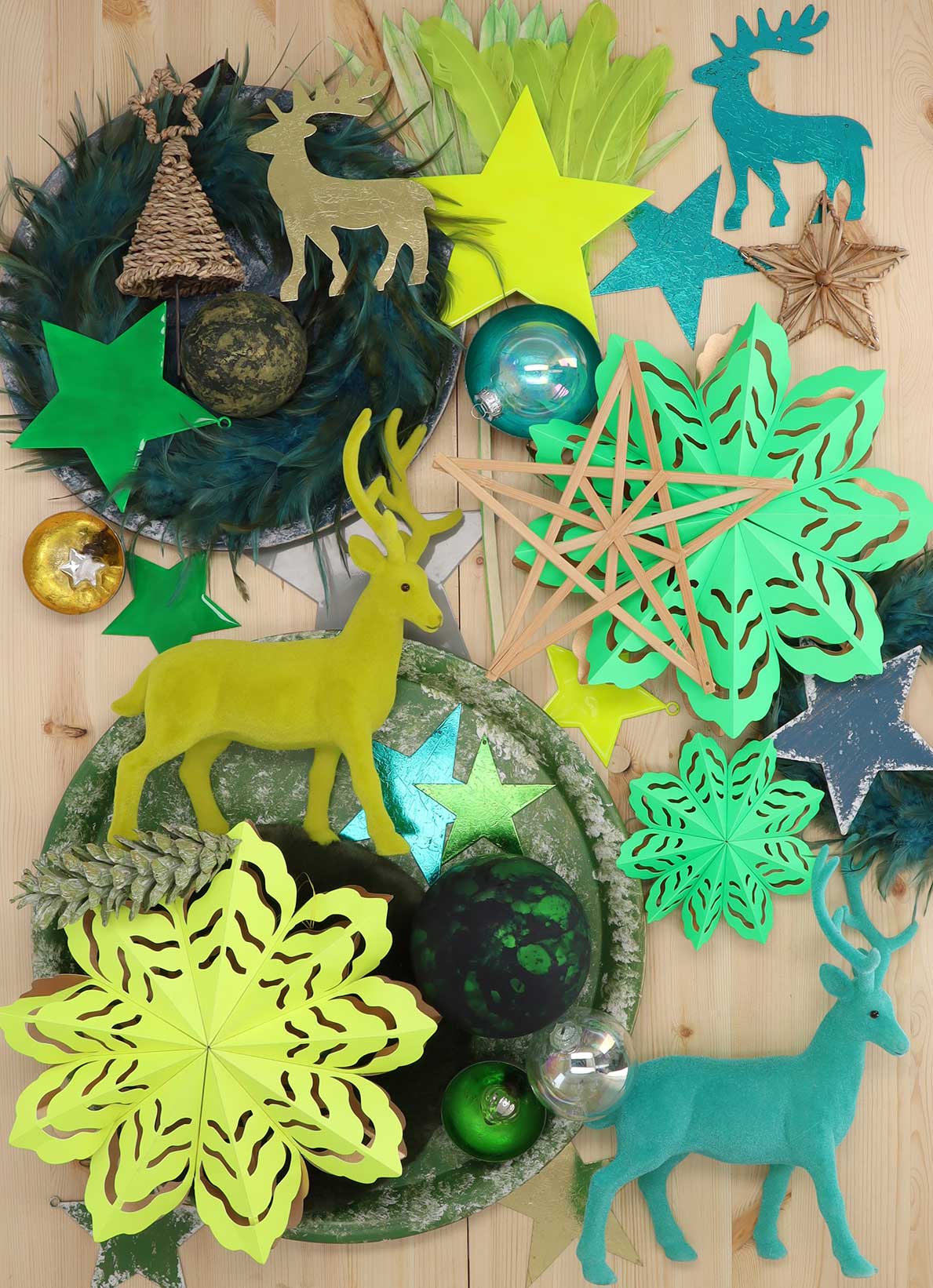 Vosteen • Floristenbedarf • Cheeky modernity and cozy tradition - Winter 2023 theme worlds! 4 Vosteen • Floristenbedarf • top down katalog XMas 2023 pink gold silber eva