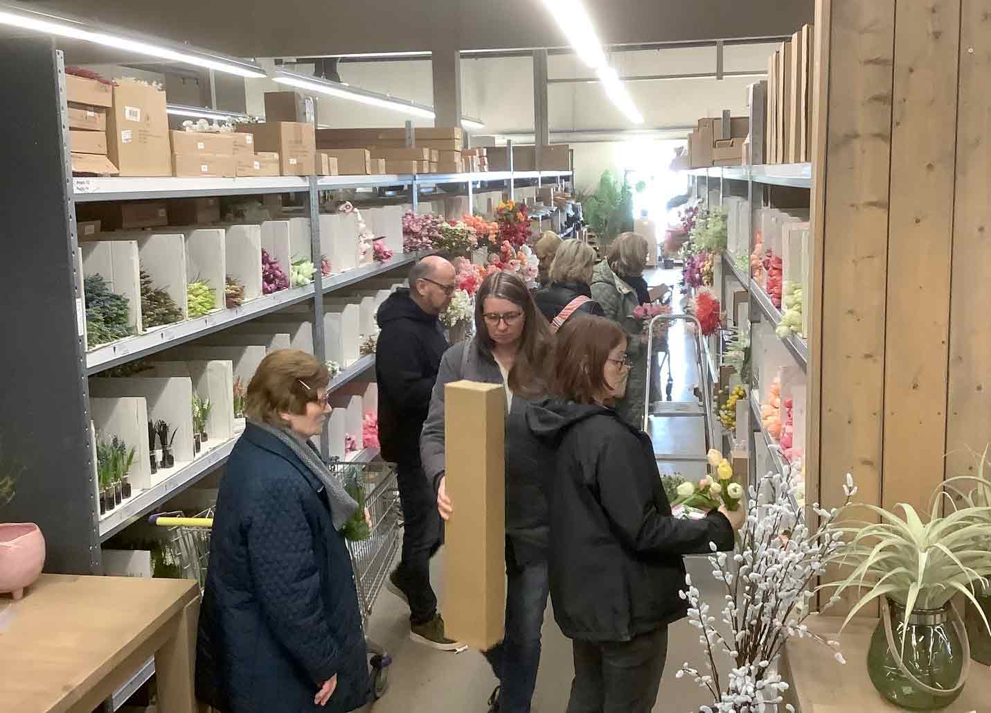 Vosteen • Floristenbedarf • Bright Sunday shopping fun 4 Vosteen • Floristenbedarf • 2024 01 VOS Abholmarkt 07